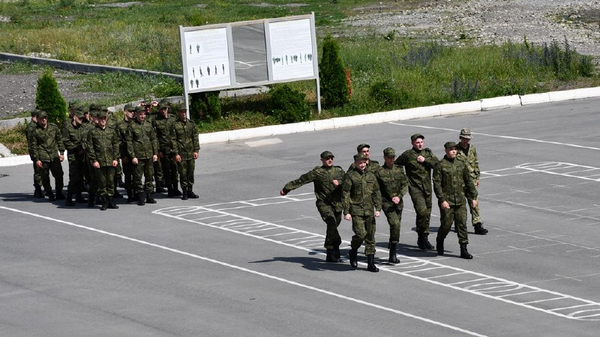 С военнослужащими–призывниками проводятся занятия по военной подготовке - Sputnik Южная Осетия
