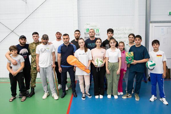 Добровольцы из Южной Осетии передали Дзауской школе-интернату спортивный инвентарь  - Sputnik Южная Осетия
