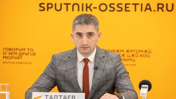 Тадтаев рассказал о возможности поднятия экономики республики за счет природных ресурсов - Sputnik Южная Осетия