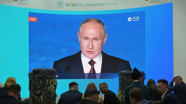 Выступление президента России Владимира Путина на пленарном заседании ПМЭФ-2023 - Sputnik Южная Осетия