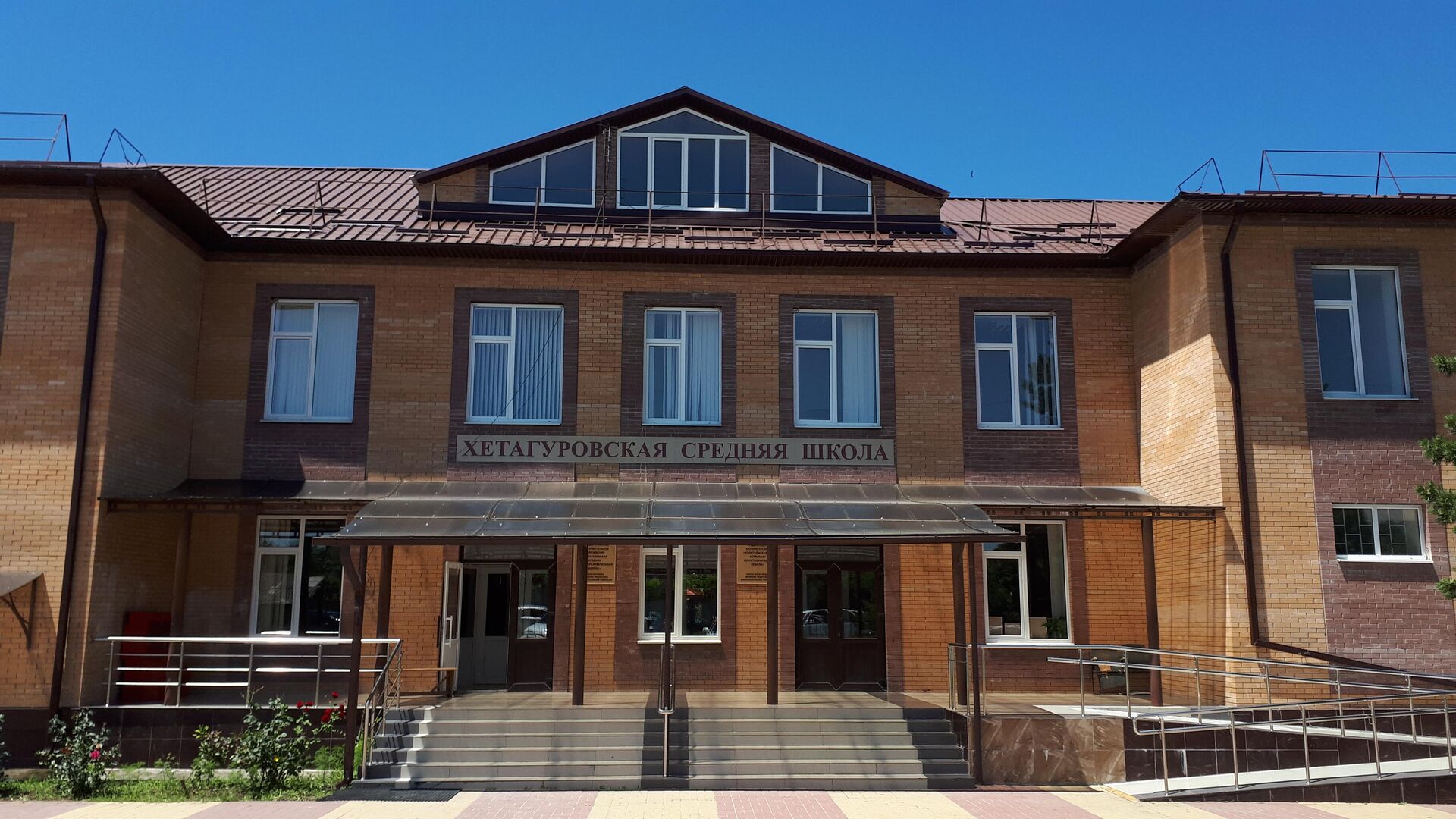 Здание школы в селе Хетагурово  - Sputnik Южная Осетия, 1920, 26.06.2023