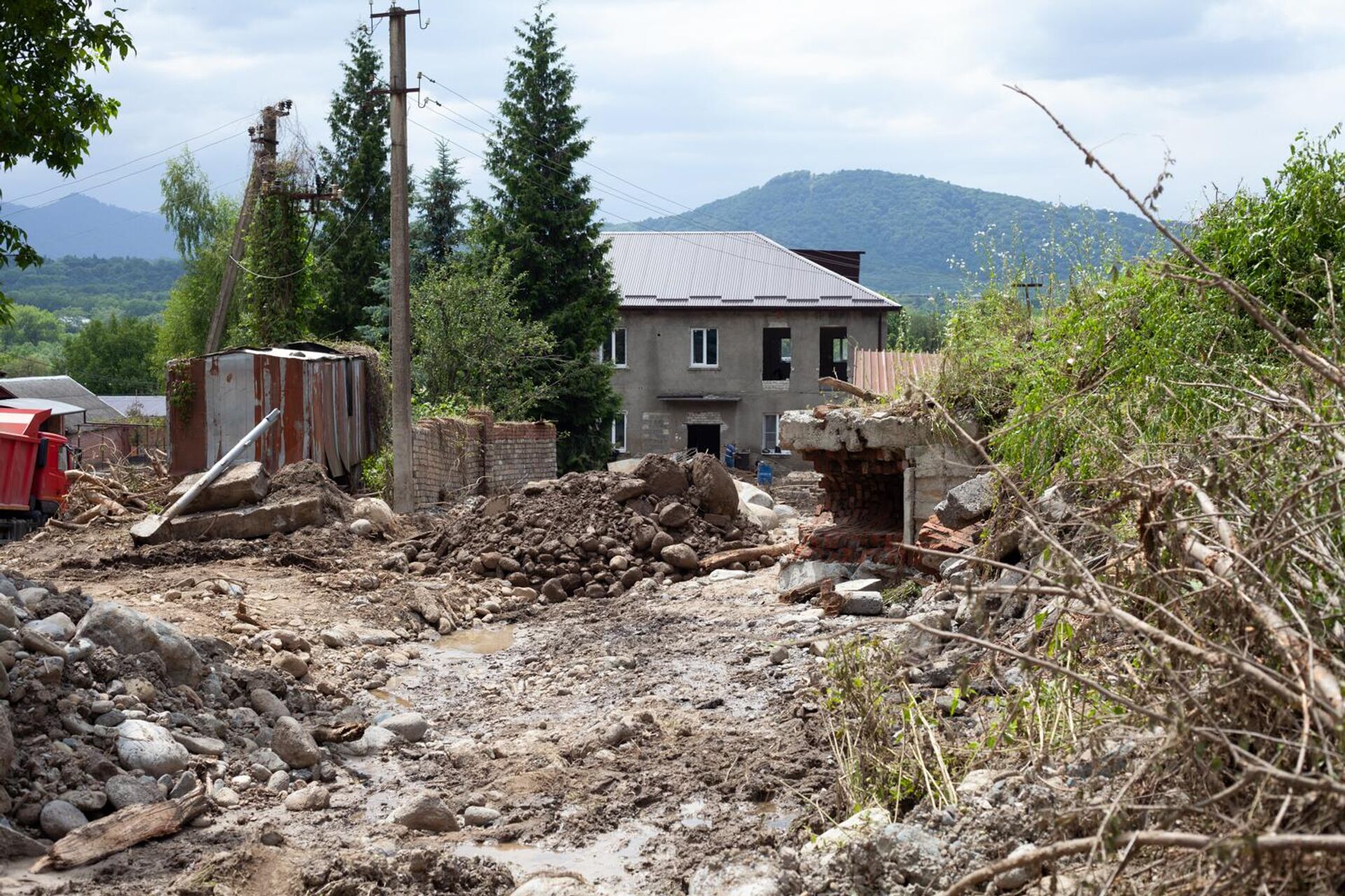 Последствия наводнения в поселке Южный Северной Осетии - Sputnik Южная Осетия, 1920, 26.06.2023
