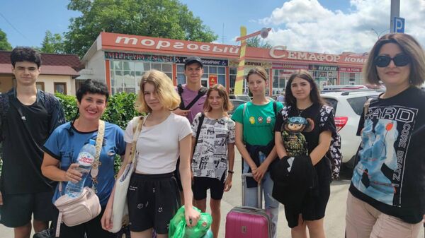 Школьники из Запорожской области приехали в РСО-А - Sputnik Южная Осетия