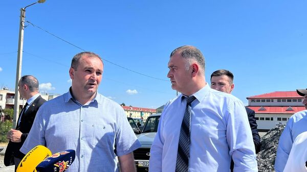 Объезд президента Алана Гаглоева по объектам в Цхинвале - Sputnik Южная Осетия