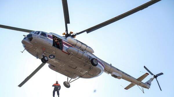 Спасатели МЧС РФ проводят учения по воздушно-десантной подготовке. Архивное фото  - Sputnik Южная Осетия