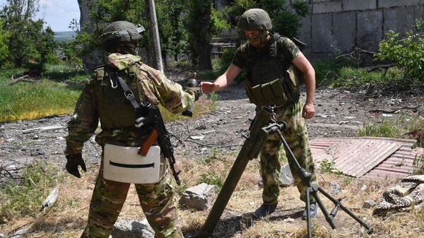 Военнослужащие ВС РФ ведут стрельбу из миномета на Артемовском тактическом направлении - Sputnik Южная Осетия