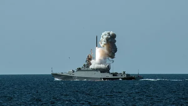 Пуск противокорабельной ракеты 'Калибр' с борта фрегата Черноморского флота. Архивное фото - Sputnik Южная Осетия