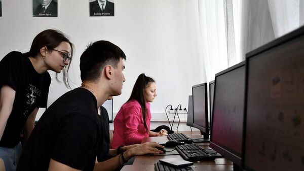 Абитуриенты, планирующие поступить в ВМА МО РФ проходят пробное экзаменационное тестирование - Sputnik Южная Осетия