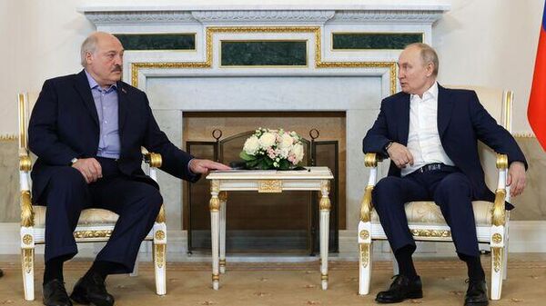 Упреждение агрессии в сторону Белоруссии: эксперт о встрече Путина и Лукашенко - Sputnik Южная Осетия