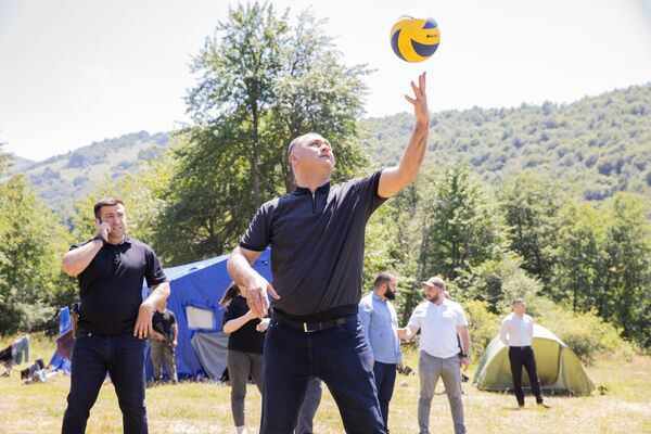 Президент Алан Гаглоев посетил этнолагерь в селе Начрепа Южной Осетии - Sputnik Южная Осетия
