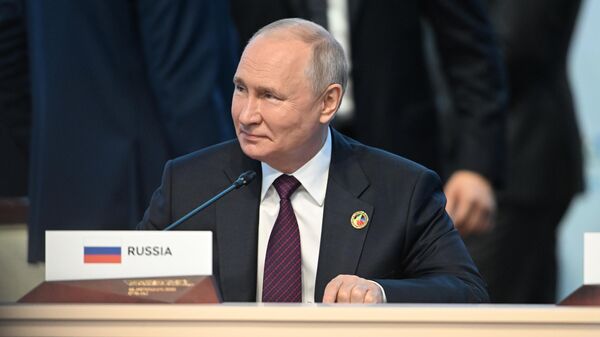 Президент РФ Владимир Путин на пленарном заседании II Саммита Россия - Африка - Sputnik Южная Осетия