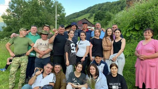 Администрация Дзауского района организовала для молодежи поход в горы  - Sputnik Южная Осетия