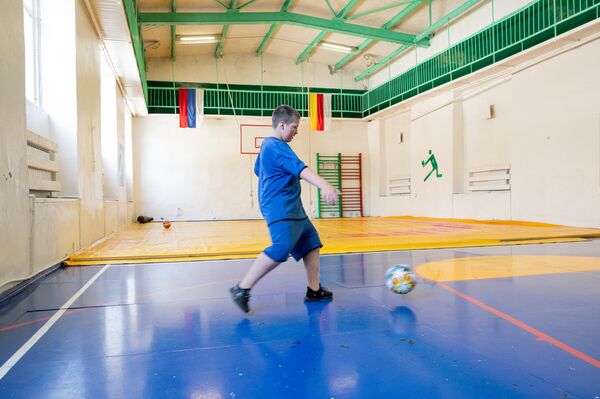 По поручению президента Алана Гаглоева спортзалу в Квайсе передали спортинвентарь - Sputnik Южная Осетия