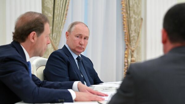 Президент России Владимир Путин на встрече с руководителями предприятий обрабатывающей промышленности - Sputnik Южная Осетия