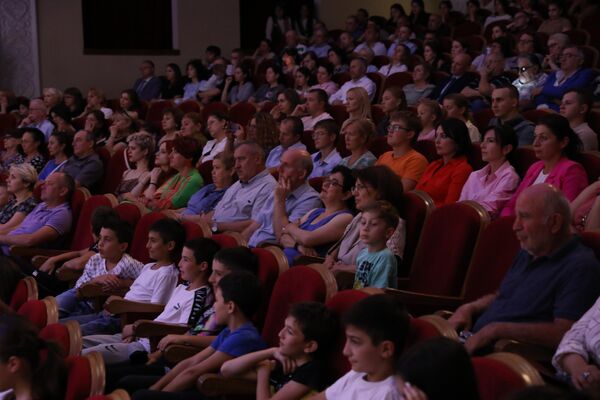 Концерт Академического ансамбля песни и пляски российской армии имени А.В. Александрова в Цхинвале - Sputnik Южная Осетия