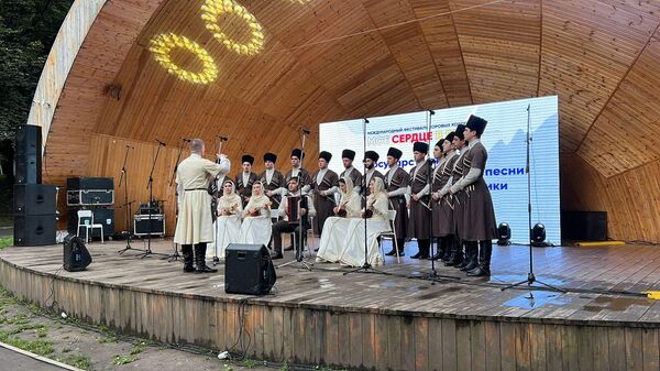 Мужской хор народной песни при президенте Южной Осетии на фестивале Мое сердце в горах - Sputnik Южная Осетия