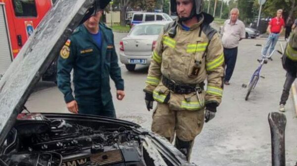 Сотрудники МЧС потушили возгорание автомобиля  - Sputnik Южная Осетия