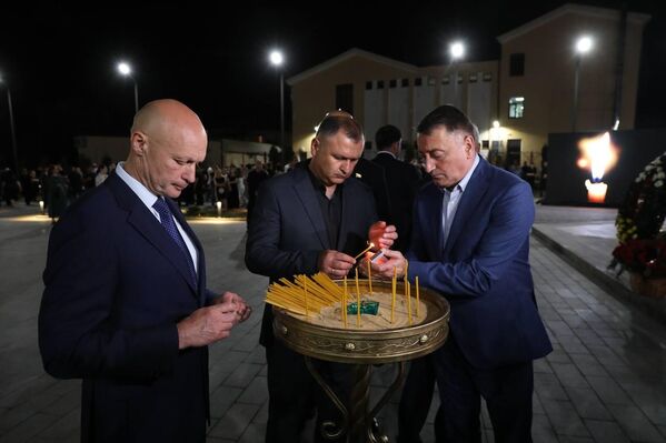 Траурная церемония у мемориального комплекса Защитникам Южной Осетии - Sputnik Южная Осетия