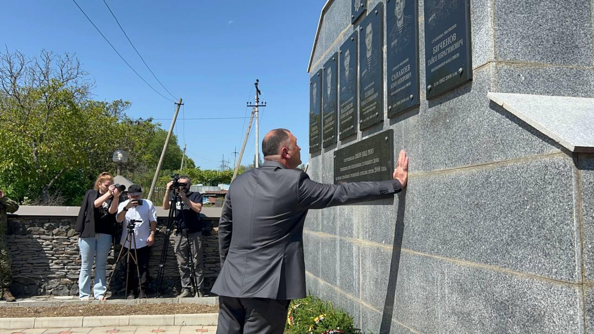 В Южной Осетии почтили память павших в 2008 году омоновцев - Sputnik Хуссар Ирыстон, 1920, 08.08.2023