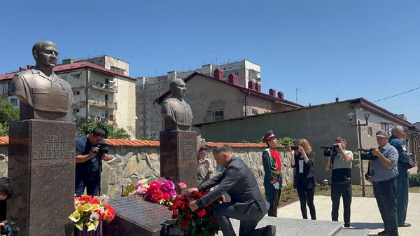 В Южной Осетии почтили память Героев Осетии Амирана Багаева и Азамата Джиоева - Sputnik Южная Осетия