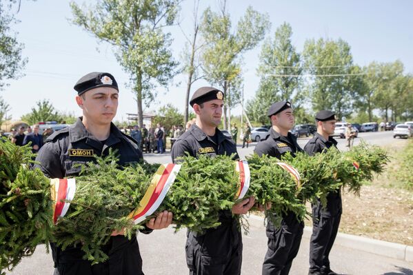 Церемония возложения цветов к местам гибели защитников Южной Осетии - Sputnik Южная Осетия