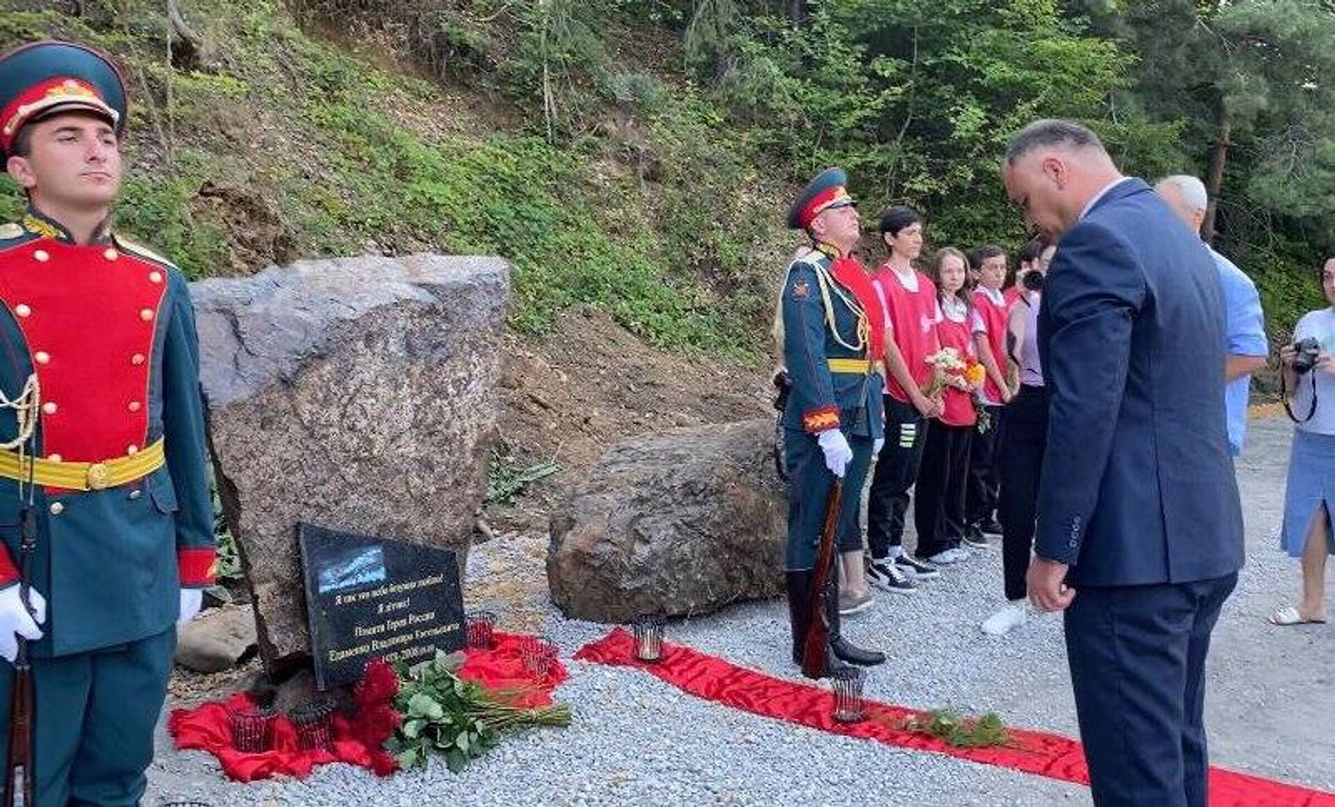 В Южной Осетии увековечили память о российском летчике, погибшем в августе 2008 года - Sputnik Южная Осетия, 1920, 09.08.2023
