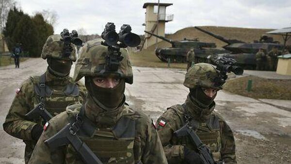 Нагнетает напряжение: эксперт о увеличении польских войск на границе с Белоруссией - Sputnik Южная Осетия