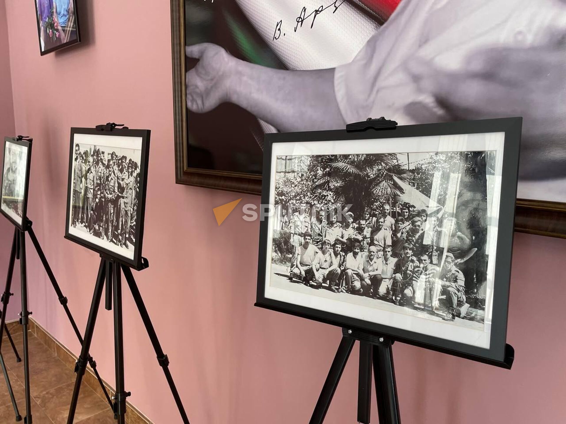 Открылась фотовыставка в память павших добровольцев в Отечественной войне народа Абхазии - Sputnik Южная Осетия, 1920, 14.08.2023