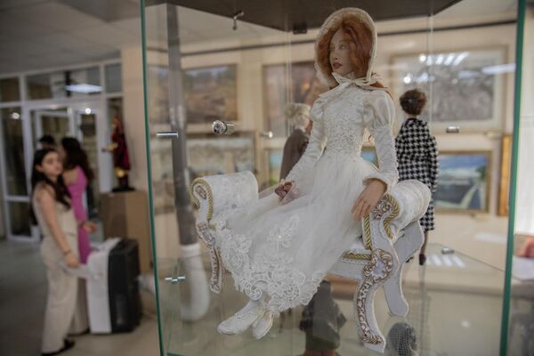 Выставка кукол мастеров из Северной Осетии в ЮОГУ - Sputnik Южная Осетия
