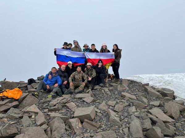 Студенческий клуб Аполлон совершил восхождение в честь 15-летия признания республики Россией - Sputnik Южная Осетия