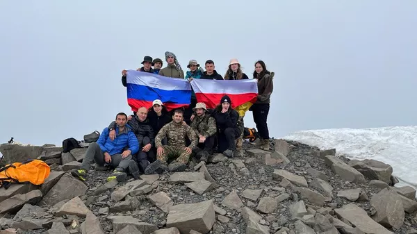 Студенческий клуб Аполлон совершил восхождение в честь 15-летия признания республики Россией - Sputnik Южная Осетия