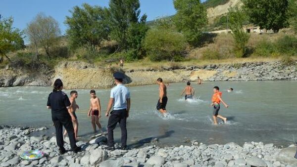 Столичные милиционеры проверили места отдыха граждан - Sputnik Южная Осетия