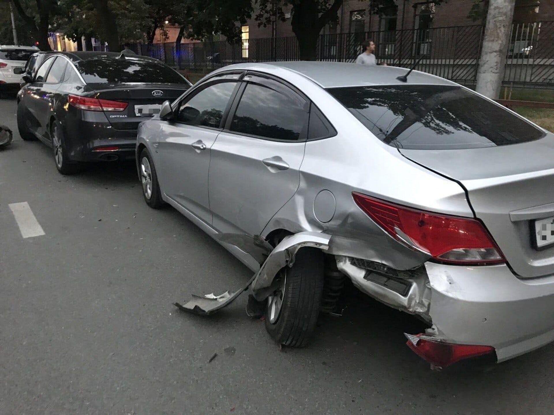 Автоледи без прав врезалась сразу в пять автомобилей во Владикавказе -  23.08.2023, Sputnik Южная Осетия