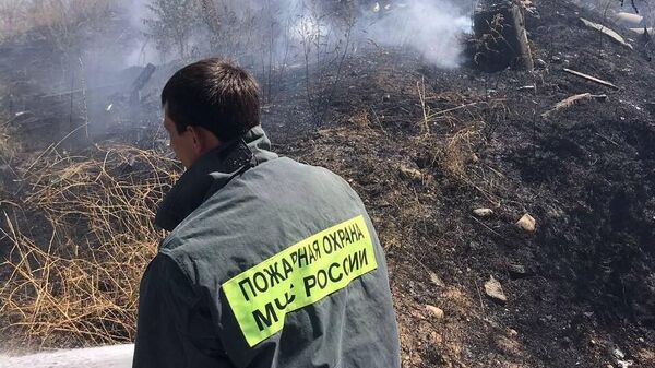 Пожарные МЧС РЮО ликвидировали возгорание на улице Кочисовой в Цхинвале - Sputnik Южная Осетия