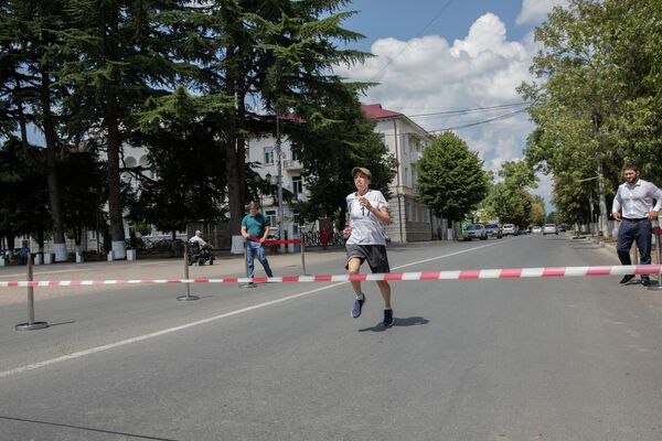 Победителем марафонского забега среди девушек стала Анна Хуторная из Саратова. - Sputnik Южная Осетия