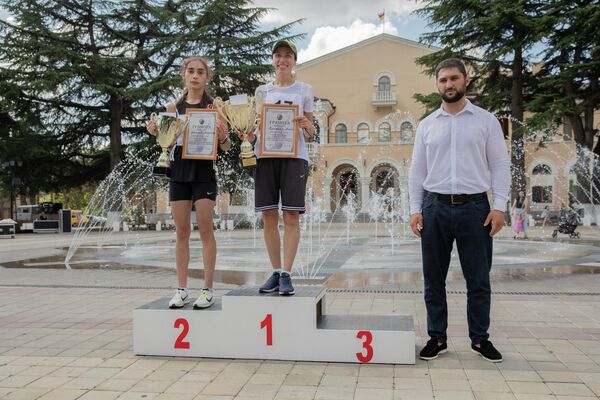Второй финишировала легкоатлетка Александра Бекоева, третье место - за Миленой Икаевой. - Sputnik Южная Осетия