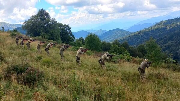 Вторая группа спецназовцев проходит обучение в рамках полевого выхода - Sputnik Южная Осетия