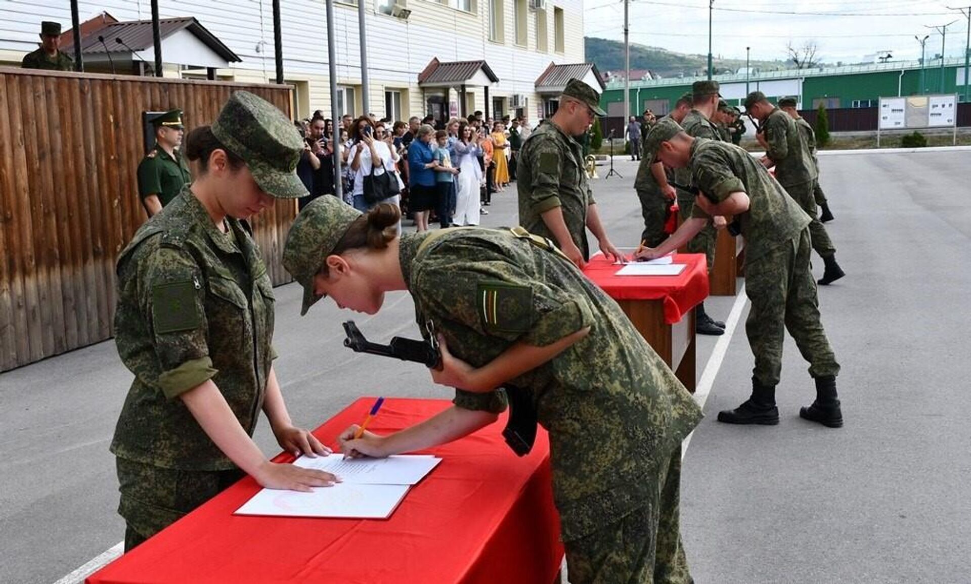 Югоосетинские курсанты военных вузов России приняли военную присягу Югоосетинские курсанты военных вузов России приняли военную присягу - Sputnik Южная Осетия, 1920, 25.08.2023