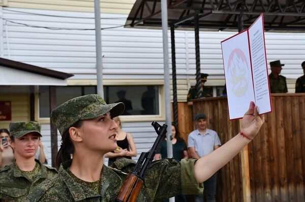 Югоосетинские курсанты военных вузов России приняли военную присягу Югоосетинские курсанты военных вузов России приняли военную присягу - Sputnik Южная Осетия