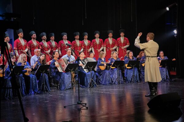 Совместный концерт ансамбля народной песни Чеченской Республики Нур-Жовхар и ансамбля Айзалд - Sputnik Южная Осетия