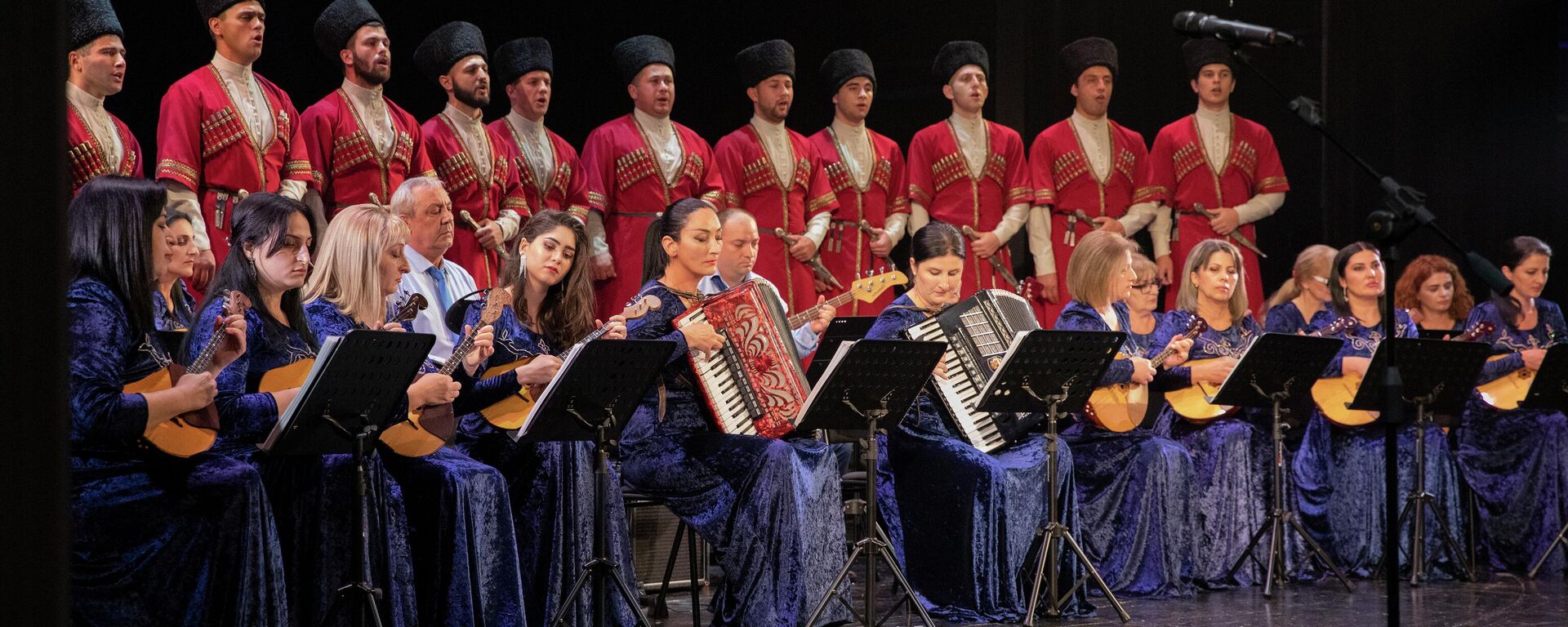 Совместный концерт ансамбля народной песни Чеченской Республики Нур-Жовхар и ансамбля Айзалд - Sputnik Южная Осетия, 1920, 26.08.2023