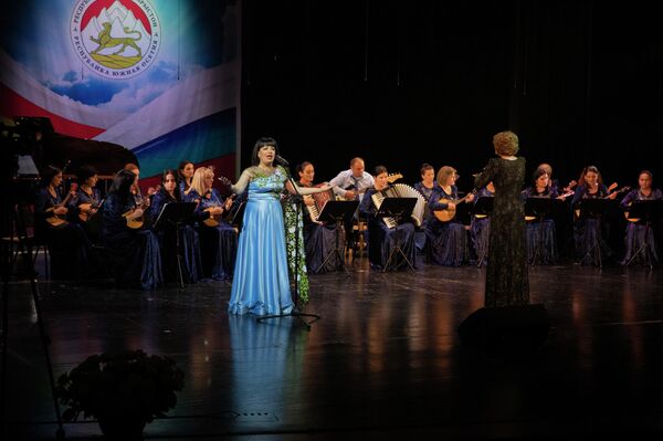 Совместный концерт ансамбля народной песни Чеченской Республики Нур-Жовхар и ансамбля Айзалд - Sputnik Южная Осетия
