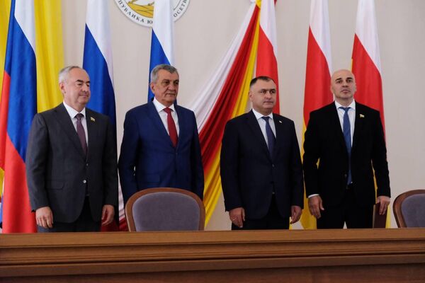 Парламенты Южной Осетии и РСО-Алания подписали соглашение о сотрудничестве - Sputnik Южная Осетия