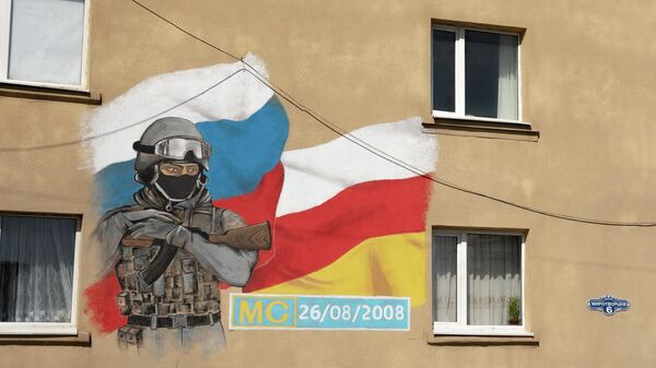 Мурал в Цхинвале, посвященный вкладу российских миротворцев в установление мира и спокойствия в Южной Осетии - Sputnik Южная Осетия