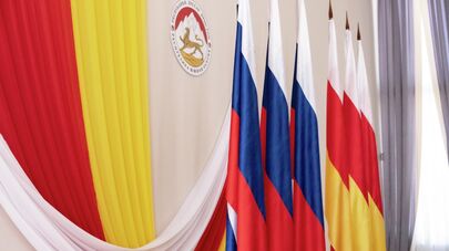 Флаги Южной Осетии и России