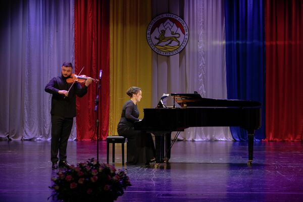 Концерт классической и оперной музыки с участием артистов России, Северной и Южной Осетии - Sputnik Южная Осетия