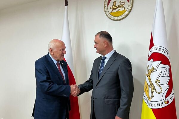 Встреча президента Южной Осетии Алана Гаглоева с делегацией из Турции  - Sputnik Южная Осетия