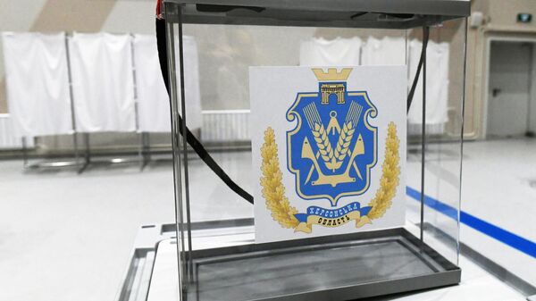  Мобильная урна для голосования на избирательном участке. Архивное фото - Sputnik Южная Осетия