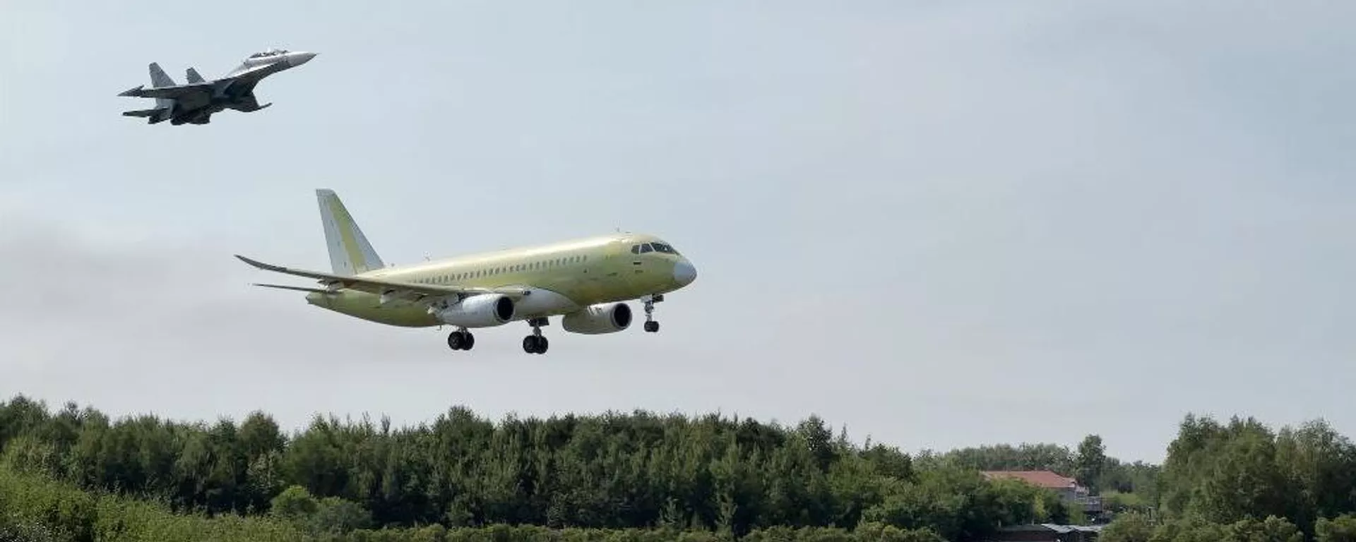 Самолет SSJ-100 с импортозамещенным оборудованием выполнил первый полет - Sputnik Южная Осетия, 1920, 29.08.2023