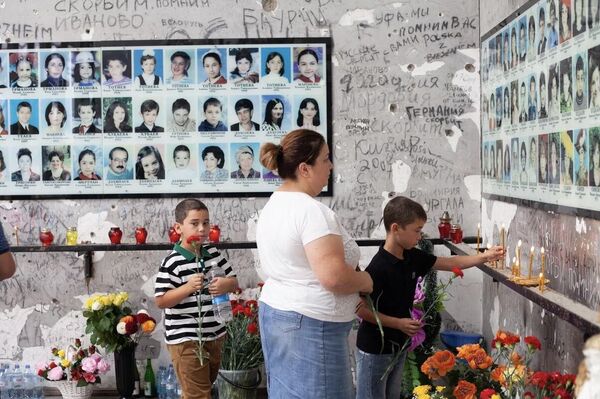 В Беслане второй день проходит Вахта Памяти по жертвам террористического акта - Sputnik Южная Осетия